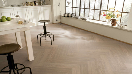 Паркетная доска Meister PS 500 Residence Дуб гармония жемчужный лак 8816 елка 710х142х13 Pearl oak harmonious фото 3